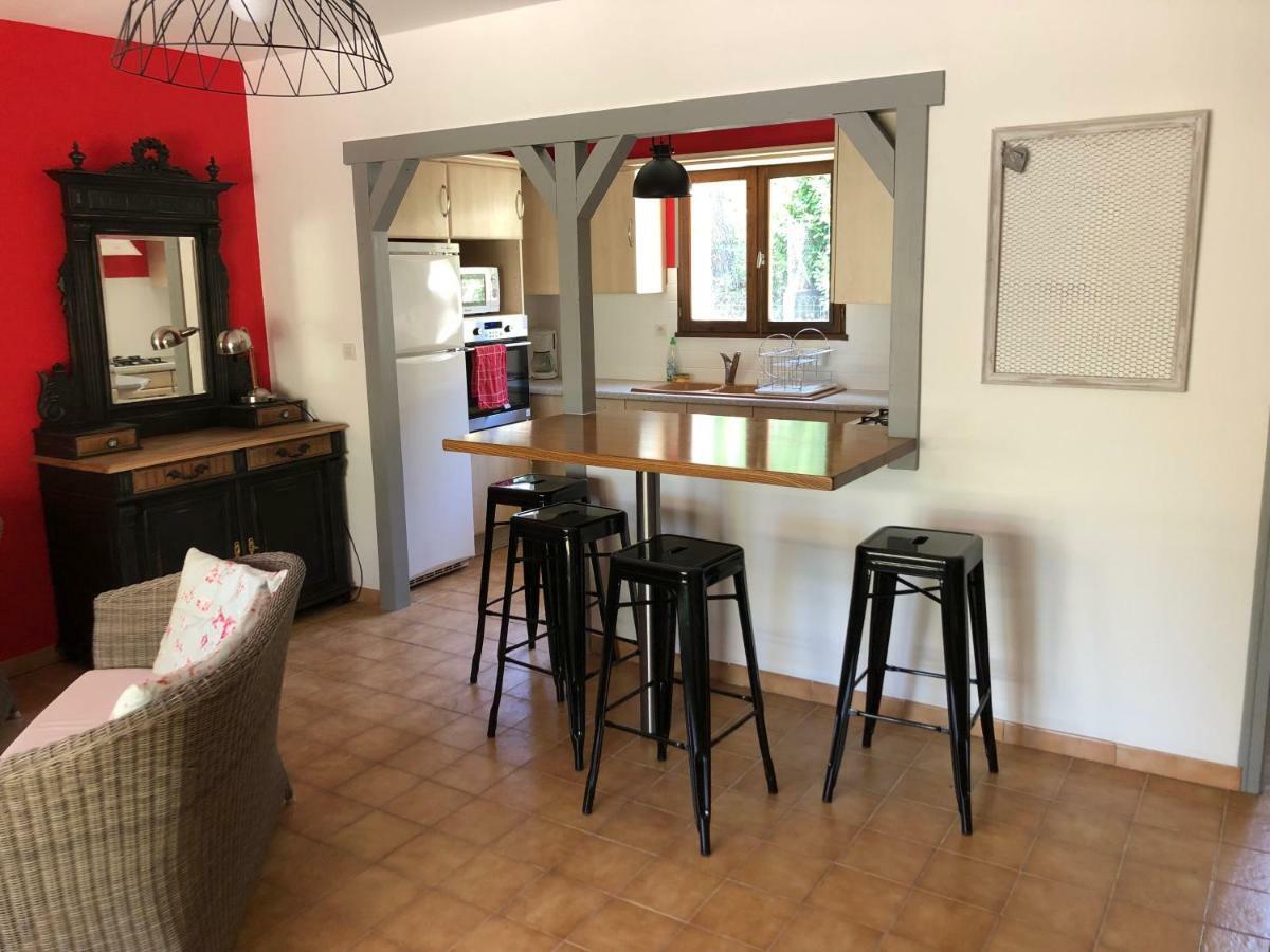 Maison D'En Face Salavas Dış mekan fotoğraf